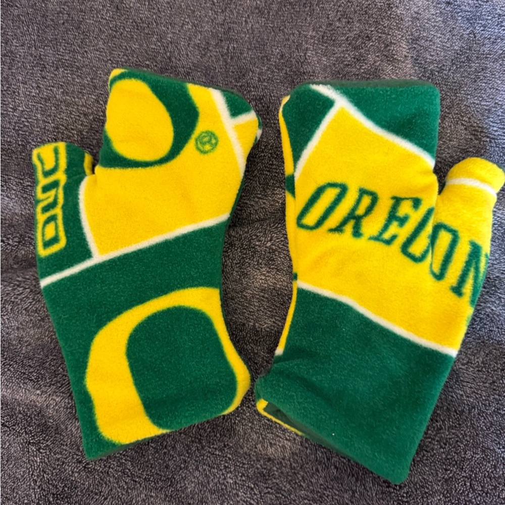 Oregon Green and Yellow Mittens